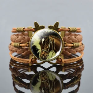 Damens västern hästläderarmband med vintage flätade band - som visas 2